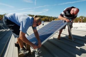 Instalación de paneles solares, muchos negocios rentables