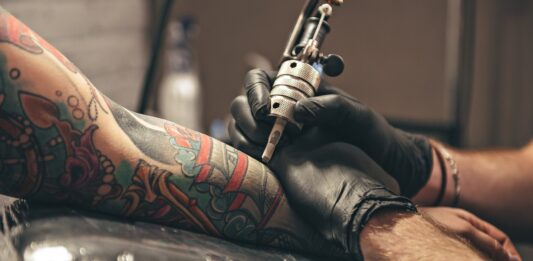 Cómo montar un estudio de tatuajes | Inyecta el arte en tu piel Cómo montar un estudio de tatuajes: Paso a paso