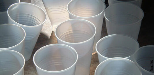 Cómo montar una fábrica de vasos descartables