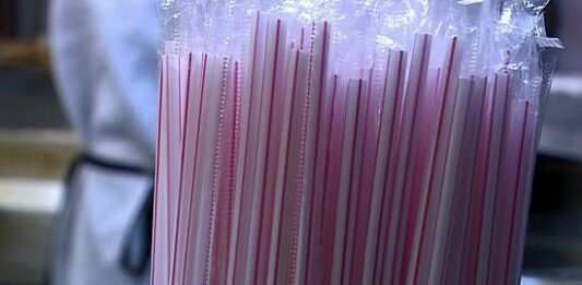 Cómo montar una fábrica de cañitas o sorbetes de plástico