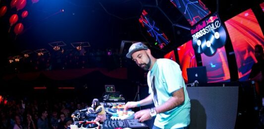 Cómo convertirse en DJ y ganar dinero con ello