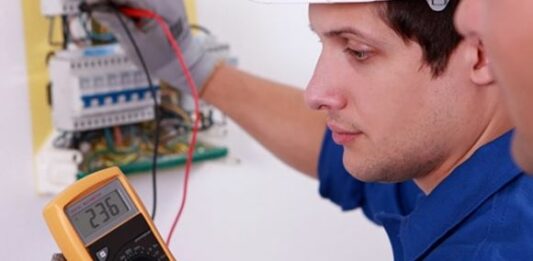 Cómo ofrecer un servicio de electricista residencial y predial