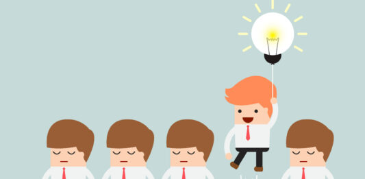 ¿Cómo innovar en los negocios? hombre-bombilla-encendida-innovar-negocios
