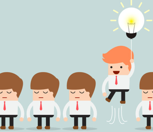 ¿Cómo innovar en los negocios? hombre-bombilla-encendida-innovar-negocios