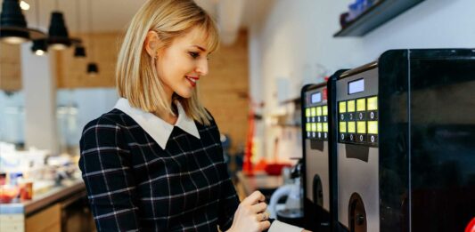 Máquina vending de café: ¿Por qué la necesitas en tu empresa u oficina? maquina de cafe en la oficina