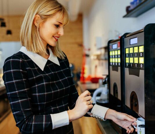 Máquina vending de café: ¿Por qué la necesitas en tu empresa u oficina? maquina de cafe en la oficina