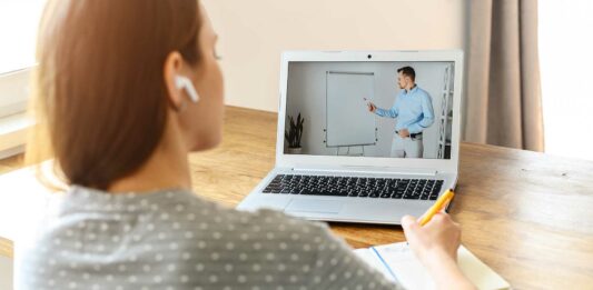 Excelencia empresarial: beneficios de un máster de negocios online como elaborar tu curso online