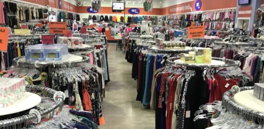 Cómo iniciar un negocio de ropa usada | Guía para darle una segunda oportunidad a la percha Cómo iniciar un negocio de ropa usada siguiendo 8 pasos