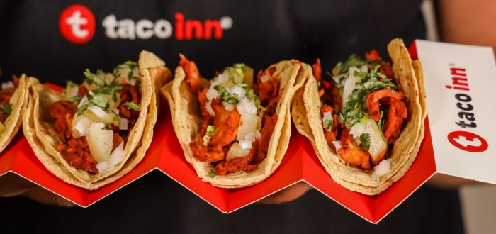 Bandeja con tres tacos de la franquicia mexicana taco inn