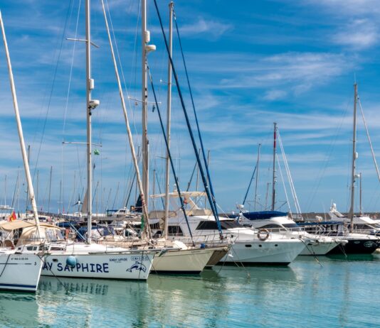 Cómo empezar un negocio de limpieza de barcos | 10 pasos para lograrlo 10 pasos para abrir negocio de limpieza de barcos