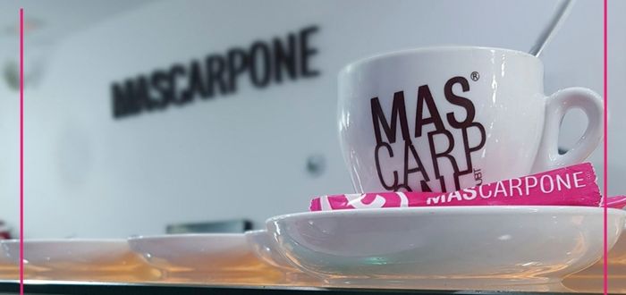 Tasa de café de una franquicia Mascarpone