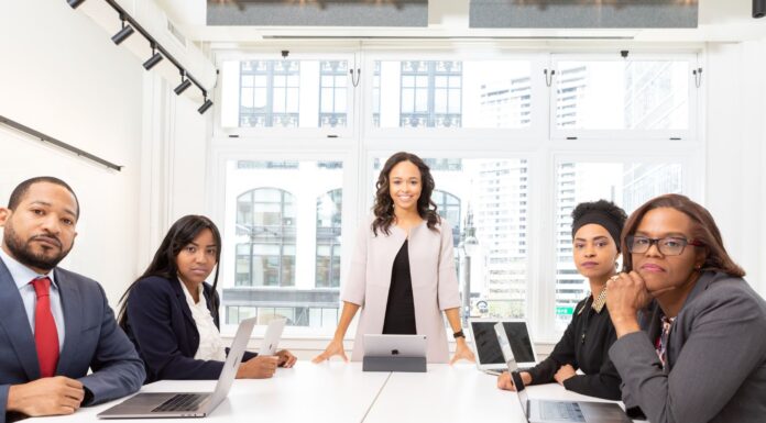 Cómo ser project manager | Descubre qué es y conviértete en el mejor Mujer que trabaja como project manager