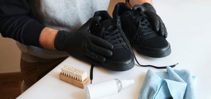 Limpieza de calzado, una de las ideas de negocios de producción