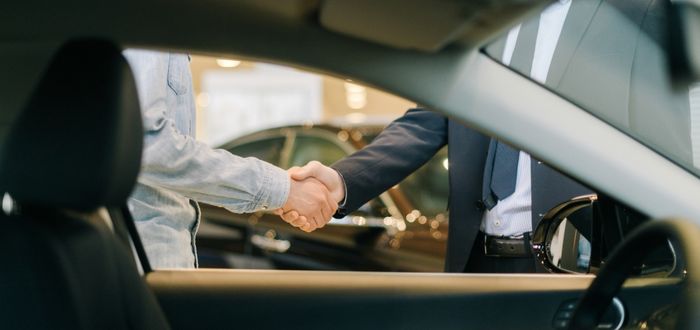 Negocio de compra y venta de automóviles