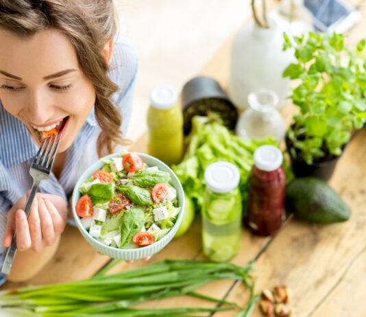 Franquicias de ensaladas en España | 10 marcas de bienestar alimenticio 10 franquicias de ensaladas en España
