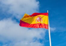 ¿Por qué invertir en España? | Cuándo hacerlo y en qué sectores Bandera que representa invertir en España