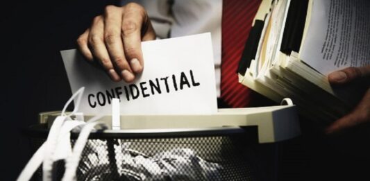 La importancia de la destrucción confidencial en tu negocio Destrucción de documentos confidenciales de una empresa
