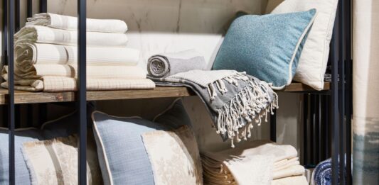 Cómo hacer almohadas para vender | Negocio de creatividad y comodidad estante de cojines y sábanas