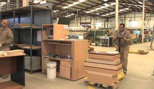 Cómo abrir una fábrica de muebles de madera