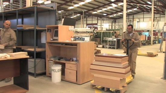 Cómo abrir una fábrica de muebles de madera