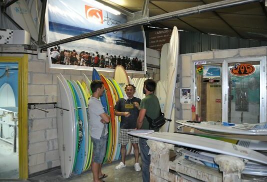 Cómo montar una fábrica de tablas de surf