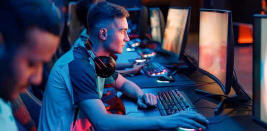 Cómo hacer un ciber café exitoso | Crea conexiones con tus clientes Cómo hacer un ciber café exitoso: 6 pasos