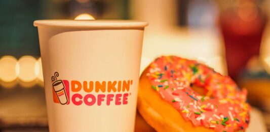 Franquicia Dunkin’ Donuts | Cómo emprender con ella paso a paso taza-dona-dunkin-donuts