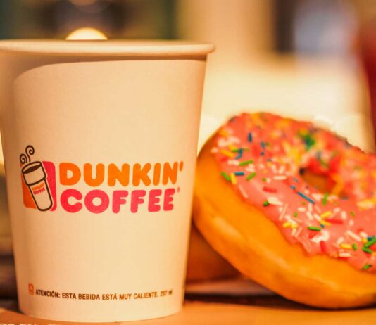 Franquicia Dunkin’ Donuts | Cómo emprender con ella paso a paso taza-dona-dunkin-donuts
