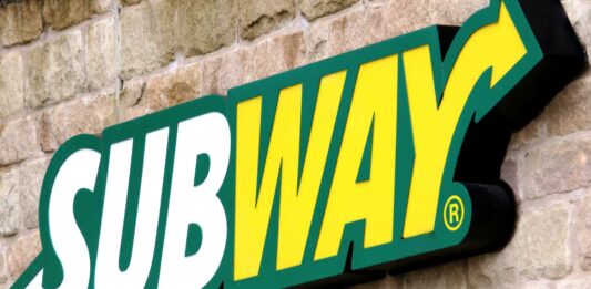 Franquicia Subway | Cuánto cuesta, requisitos y cómo abrirla paso a paso letrero-franquicia-subway-exterior-de-local