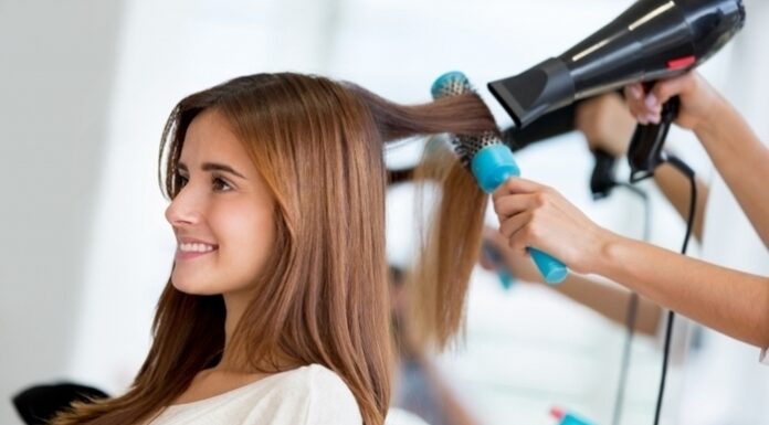 5 servicios de belleza para trabajar por cuenta propia Peluquería a domicilio