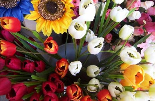 Cómo montar una tienda de flores artificiales