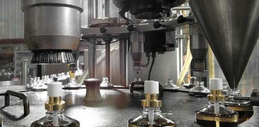 Cómo iniciar una fábrica de perfumes