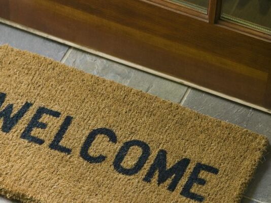 Cómo iniciar un negocio de venta de felpudos