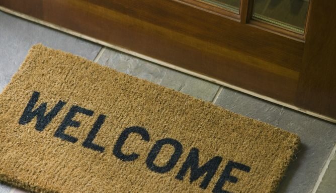 Cómo iniciar un negocio de venta de felpudos