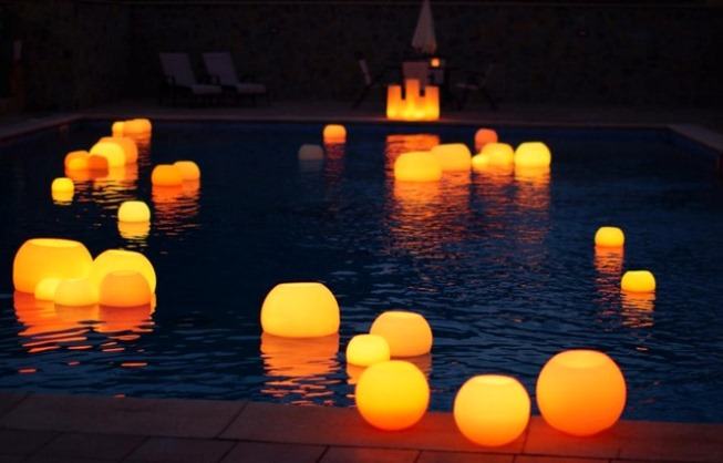 Cuando esposa Credo Iniciar un negocio de decoración con velas flotantes para piscinas