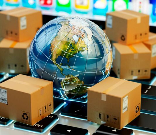 10 mejores franquicias Online 2020 para ganar dinero desde casa globo terráqueo en miniatura rodeado de cajas miniatura sobre un teclado