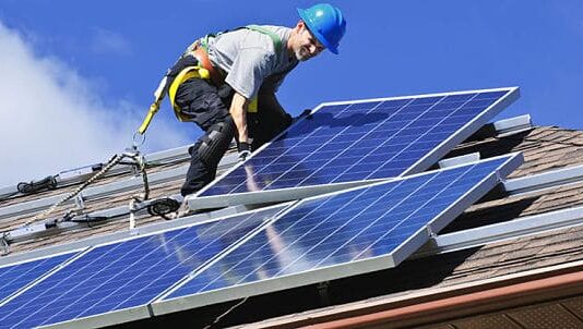 8 ideas de negocio con paneles solares que puedes emprender