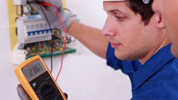 Cómo ofrecer un servicio de electricista residencial y predial