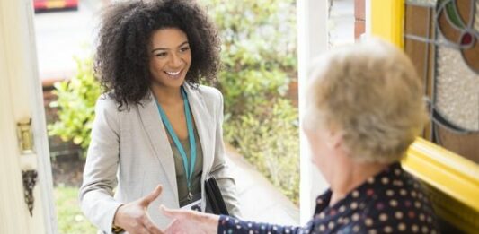 Cómo vender perfumes de puerta en puerta: ¡consejos para tener éxito!