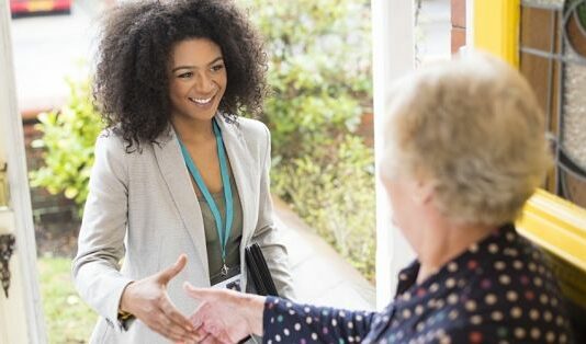 Cómo vender perfumes de puerta en puerta: ¡consejos para tener éxito!