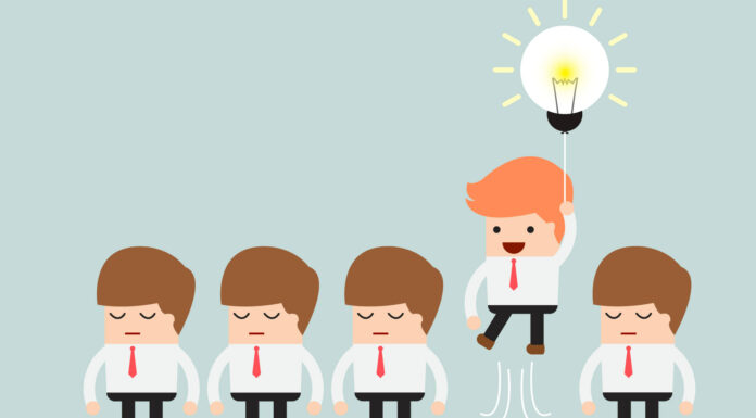 ¿Cómo innovar en los negocios? hombre-bombilla-encendida-innovar-negocios