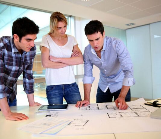 Profesiones que faltan en Europa: cuáles son los profesionales más buscados