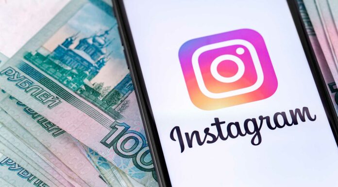 Cómo vender en Instagram | Guía paso a paso 2020 para generar ingresos teléfono sobre un fajo de billetes on la aplicación de instagram abriendo