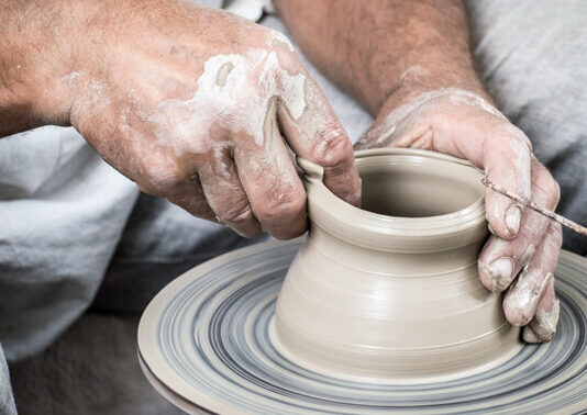 Ceramista o alfarero: ¿Cómo convertirse en uno? ¿Da dinero? ¡Descúbrelo ahora!