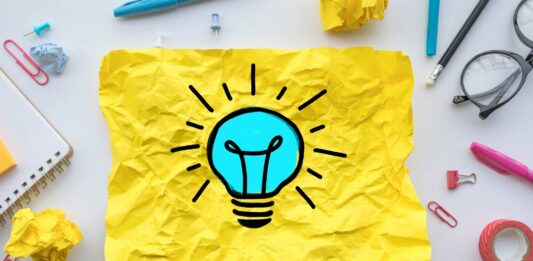 100 ideas de negocios | Selección 2021 de emprendimientos rentables bombillo-simulando-creacion-ideas-de-negocios