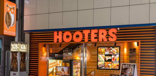 Franquicia Hooters | Precios, requisitos y cómo adquirirla en 5 pasos vista-frontal-franquicia-hooters