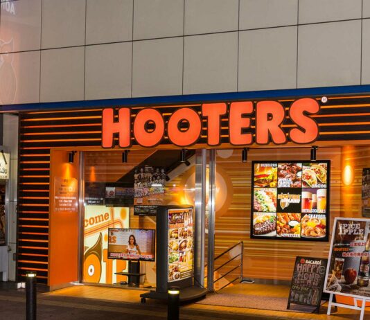 Franquicia Hooters | Precios, requisitos y cómo adquirirla en 5 pasos vista-frontal-franquicia-hooters