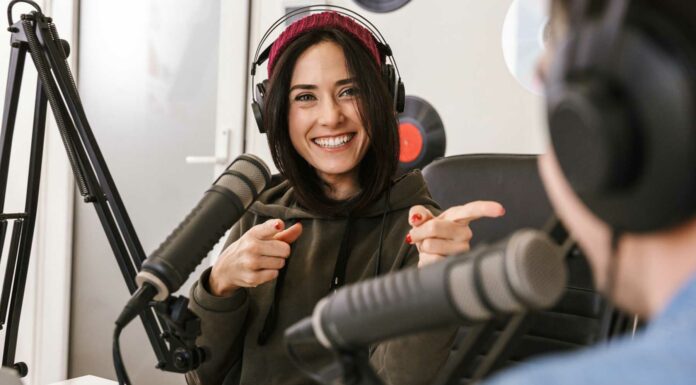 Cómo hacer un podcast | Pasos para crear uno y ganar dinero por internet con él Cómo hacer un podcast y empezar a ganar dinero