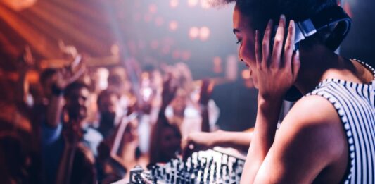 Cómo montar una discoteca | Guía para llevar al éxito este negocio Cómo montar una discoteca o club nocturno