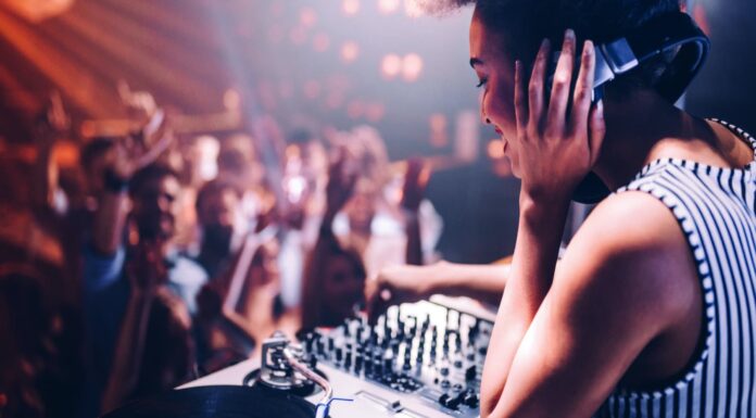 Cómo montar una discoteca | Guía para llevar al éxito este negocio Cómo montar una discoteca o club nocturno